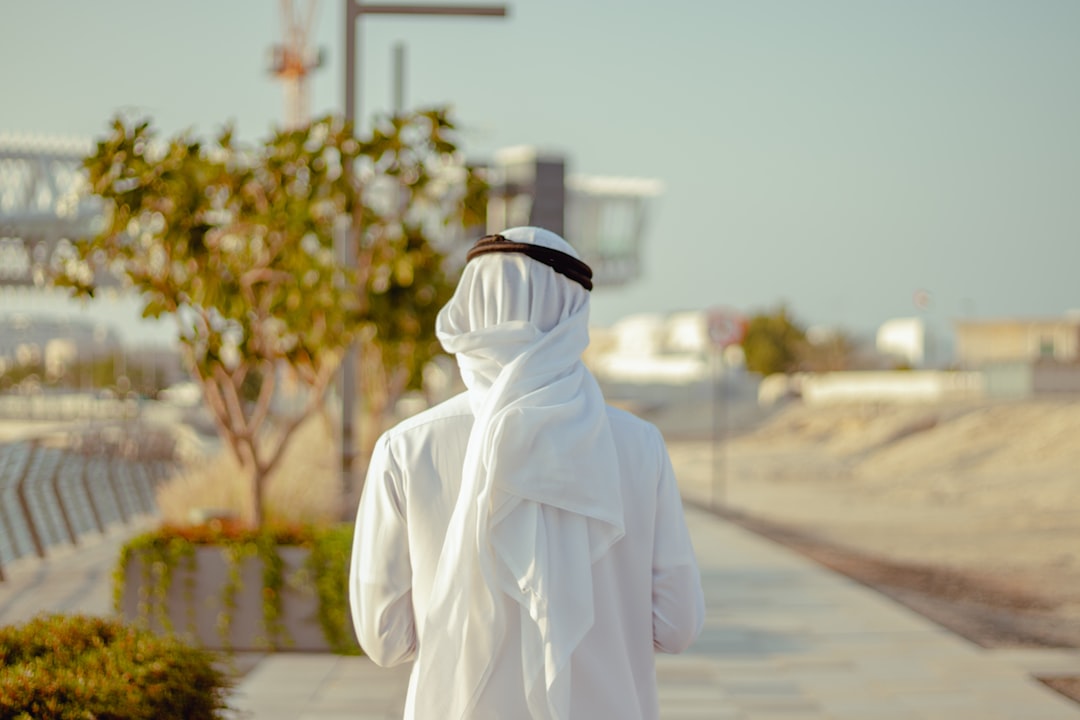 صرف إعانات لأسر السجناء